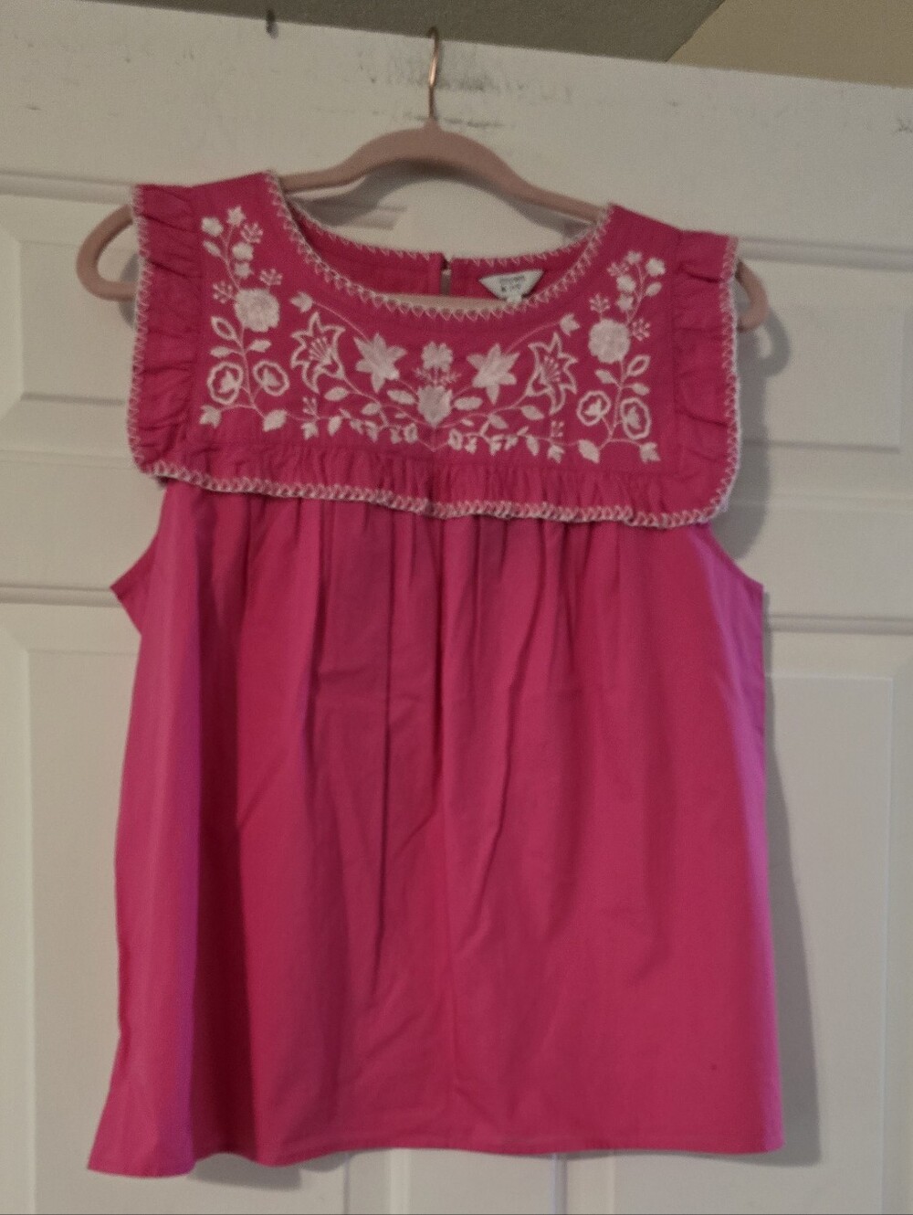 Crown And Ivy Crown Hot Pink Embroidered Sleeveless Top